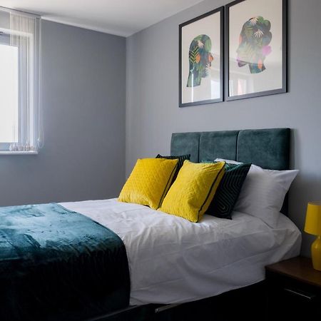Pahuna Ghar Birmigham City 2 Bedroom Apartment- Short To Mid Term Let-Free Secure Parking バーミンガム エクステリア 写真