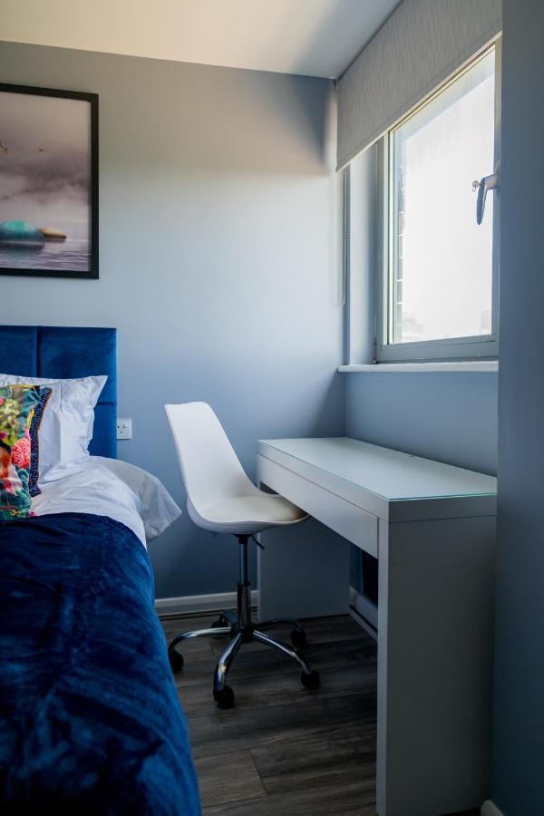 Pahuna Ghar Birmigham City 2 Bedroom Apartment- Short To Mid Term Let-Free Secure Parking バーミンガム エクステリア 写真